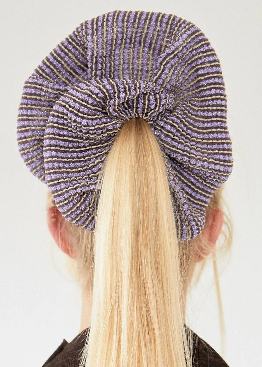Dahlia Scrunchie in lillac, knitted with glitter stripes