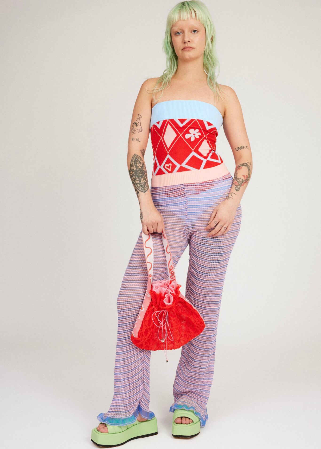 Bubble Frill Bag in coral red, knitted transparent cinch bag