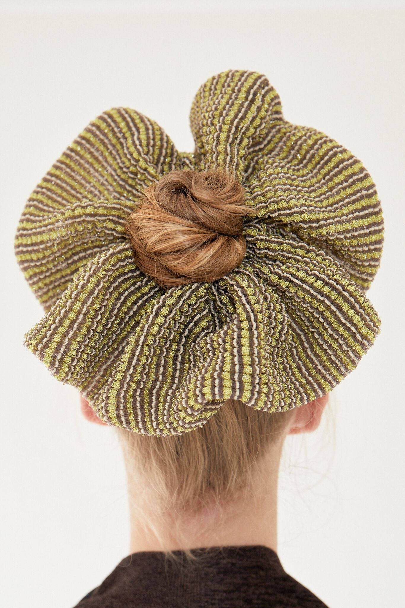 Dahlia Scrunchie in gold, knitted with glitter stripes