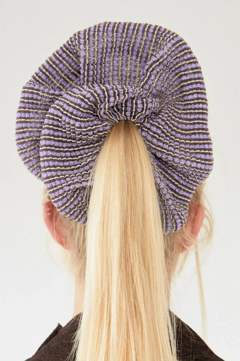 Dahlia Scrunchie in lillac, knitted with glitter stripes