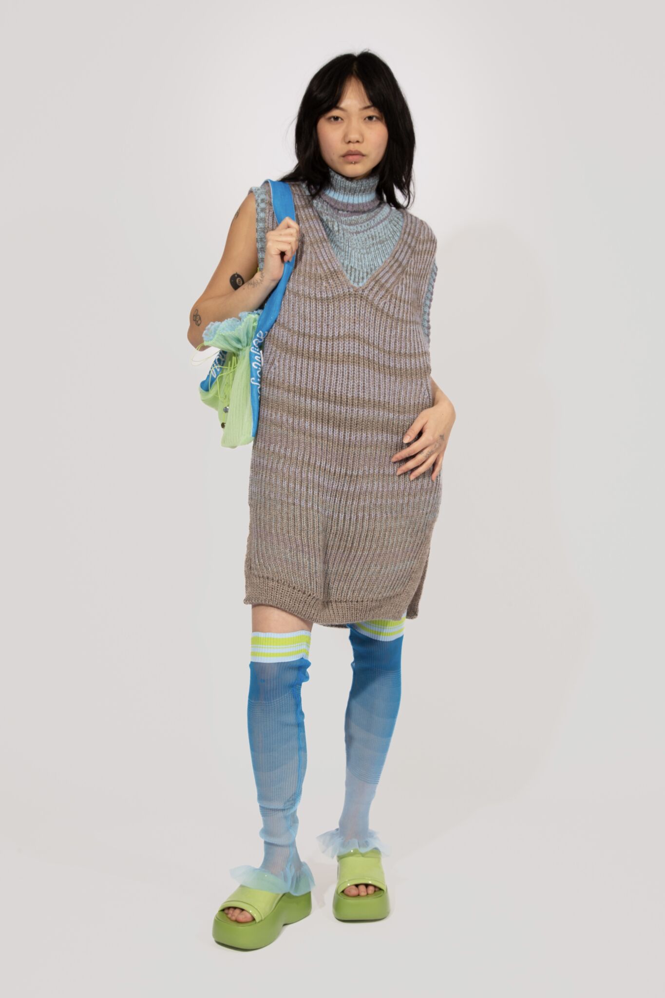 Gradient Frills in blue and lime, knitted, below the knee or the arms
