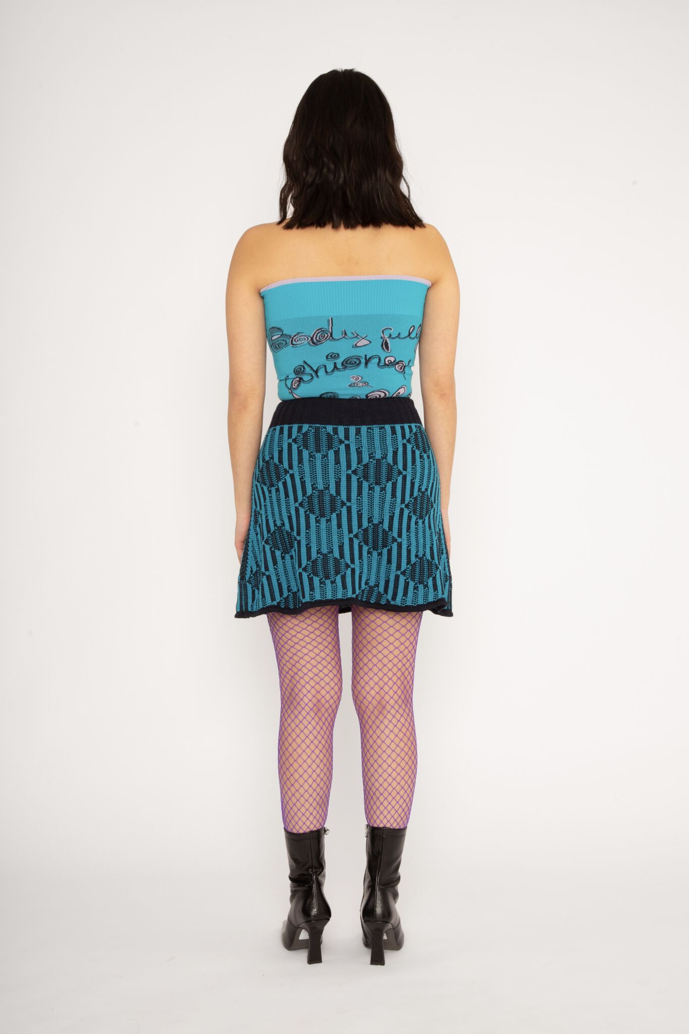 Mini Diamond Skirt in turquoise and navy is a knitted mini skirt in merino wool with checked diamonds. The textile is soft, stretchy and lightweight. The skirt has an A-line shape and a flexible waistband in rib that adapts to the body. The Mini Diamond Skirt is available in 3 different sizes.
